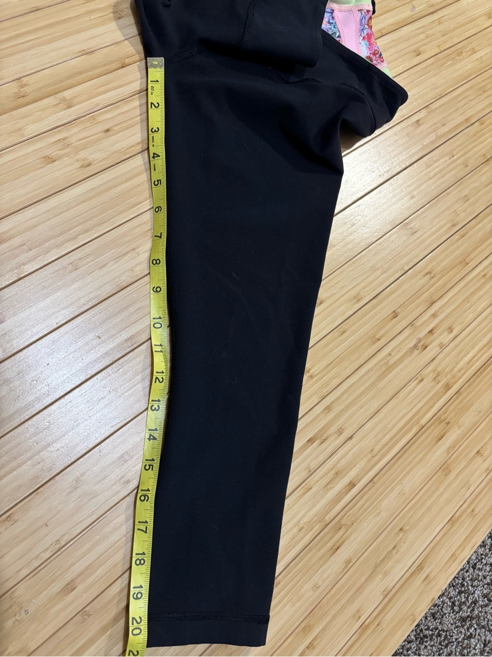Lululemon Reversible Wunder Under Crop leggings. Size 4. - Picture 9 of 13